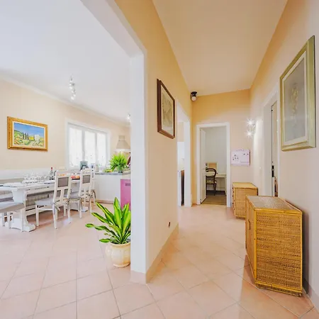 Gerry House-1 By Interhome * كامايوري